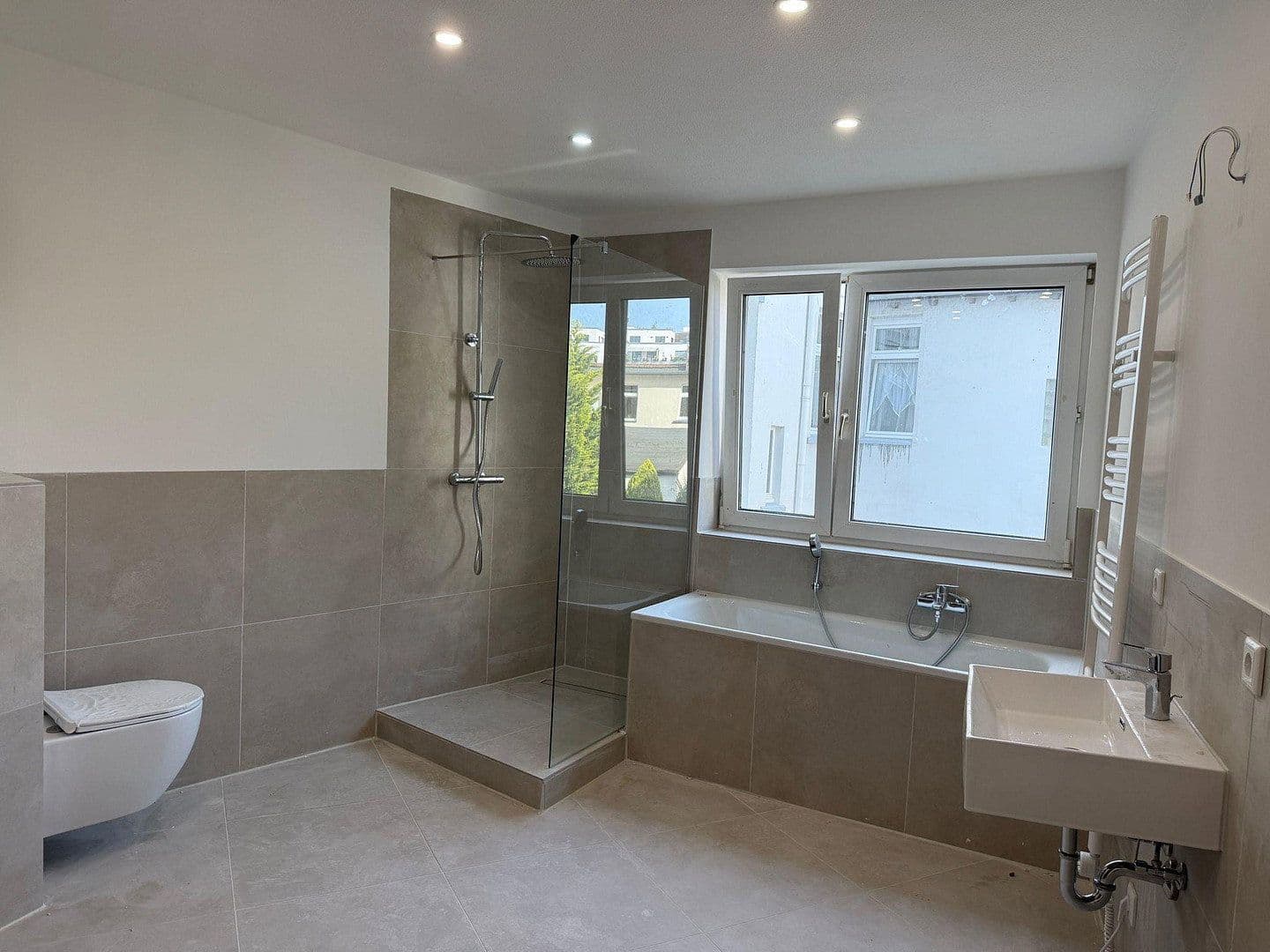 Pronájem bytu 4+1 96 m², Rheinstr 16, Solingen, Severní Porýní-Vestfálsko Pronájem bytu 4+1 96 m², Rheinstr 16, Solingen, Severní Porýní-Vestfálsko