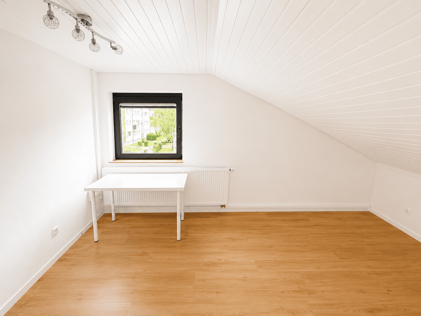 Pronájem bytu 3+1 63 m², Stuttgart, Bádensko-Württembersko Pronájem bytu 3+1 63 m², Stuttgart, Bádensko-Württembersko
