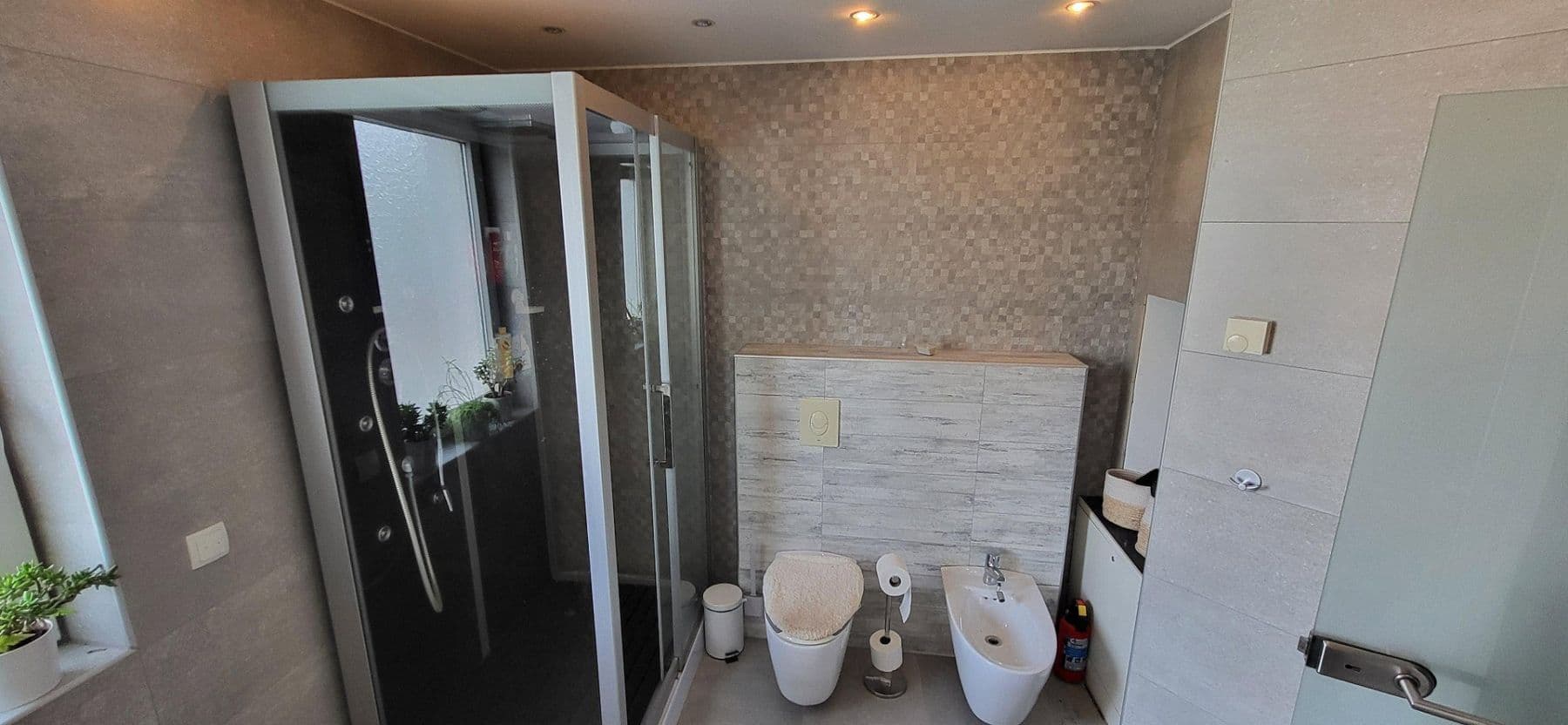 Prodej domu 135 m², pozemek 300 m², Leverkusen, Severní Porýní-Vestfálsko Prodej domu 135 m², pozemek 300 m², Leverkusen, Severní Porýní-Vestfálsko