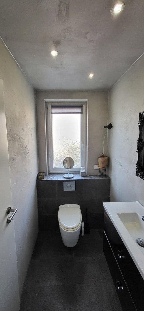 Prodej domu 135 m², pozemek 300 m², Leverkusen, Severní Porýní-Vestfálsko Prodej domu 135 m², pozemek 300 m², Leverkusen, Severní Porýní-Vestfálsko