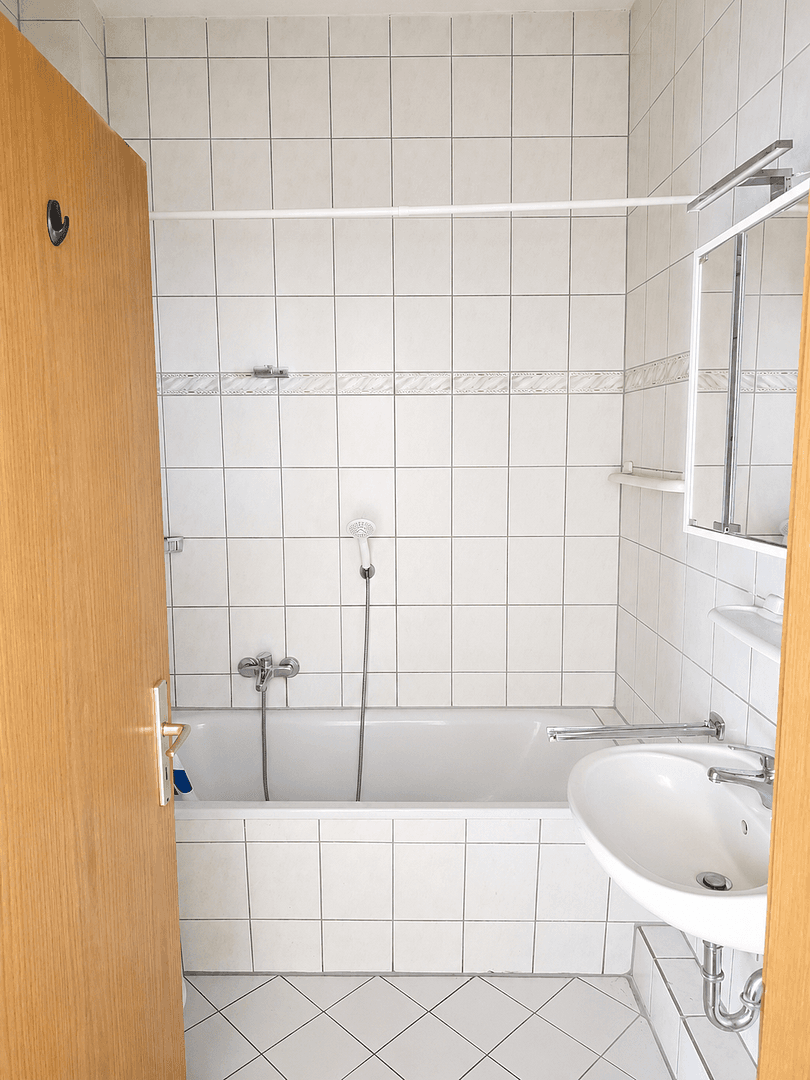 Pronájem bytu 2+1 58 m², Merseburger Str. 197, Halle (Saale), Sasko-Anhaltsko Pronájem bytu 2+1 58 m², Merseburger Str. 197, Halle (Saale), Sasko-Anhaltsko