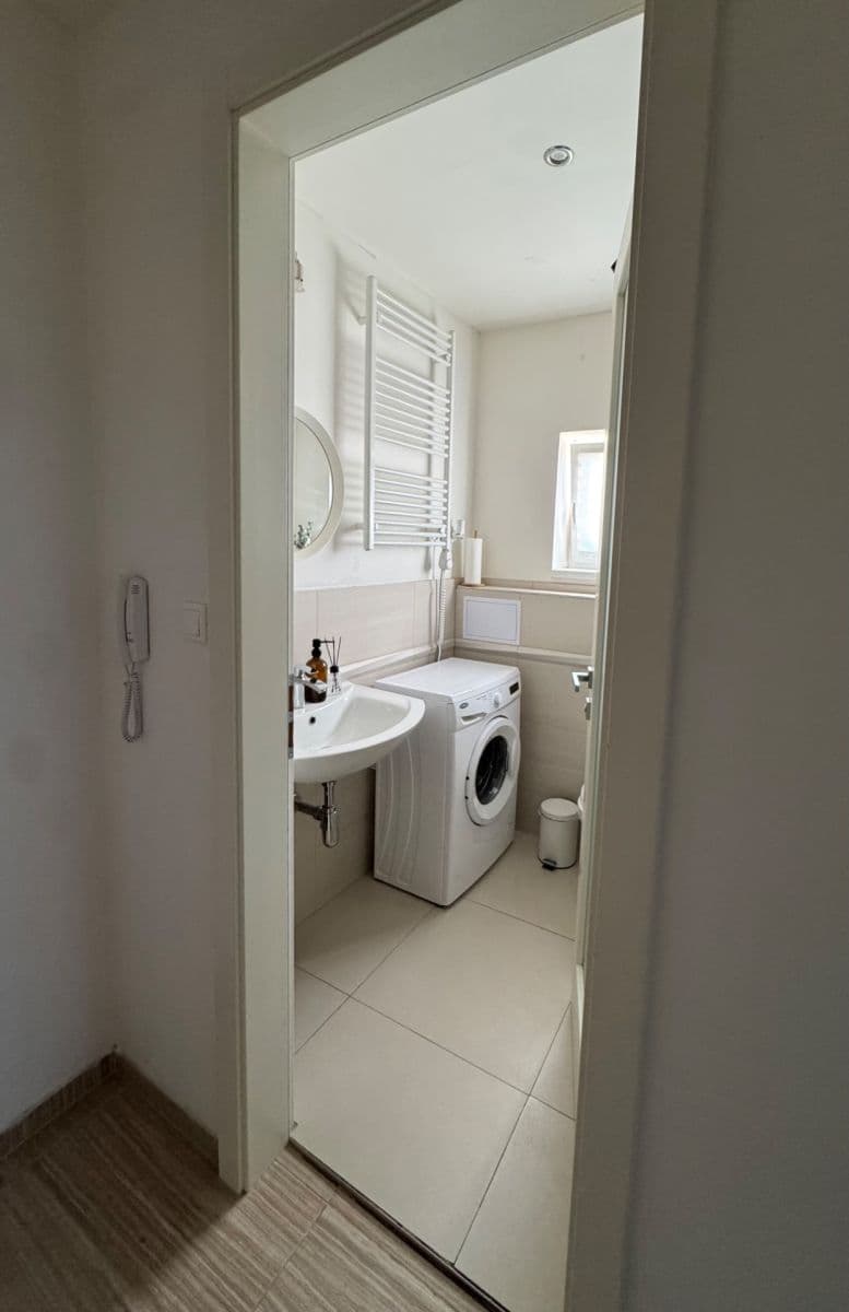 Pronájem bytu 1+kk 27 m², V Závětří, Praha, Praha Pronájem bytu 1+kk 27 m², V Závětří, Praha, Praha