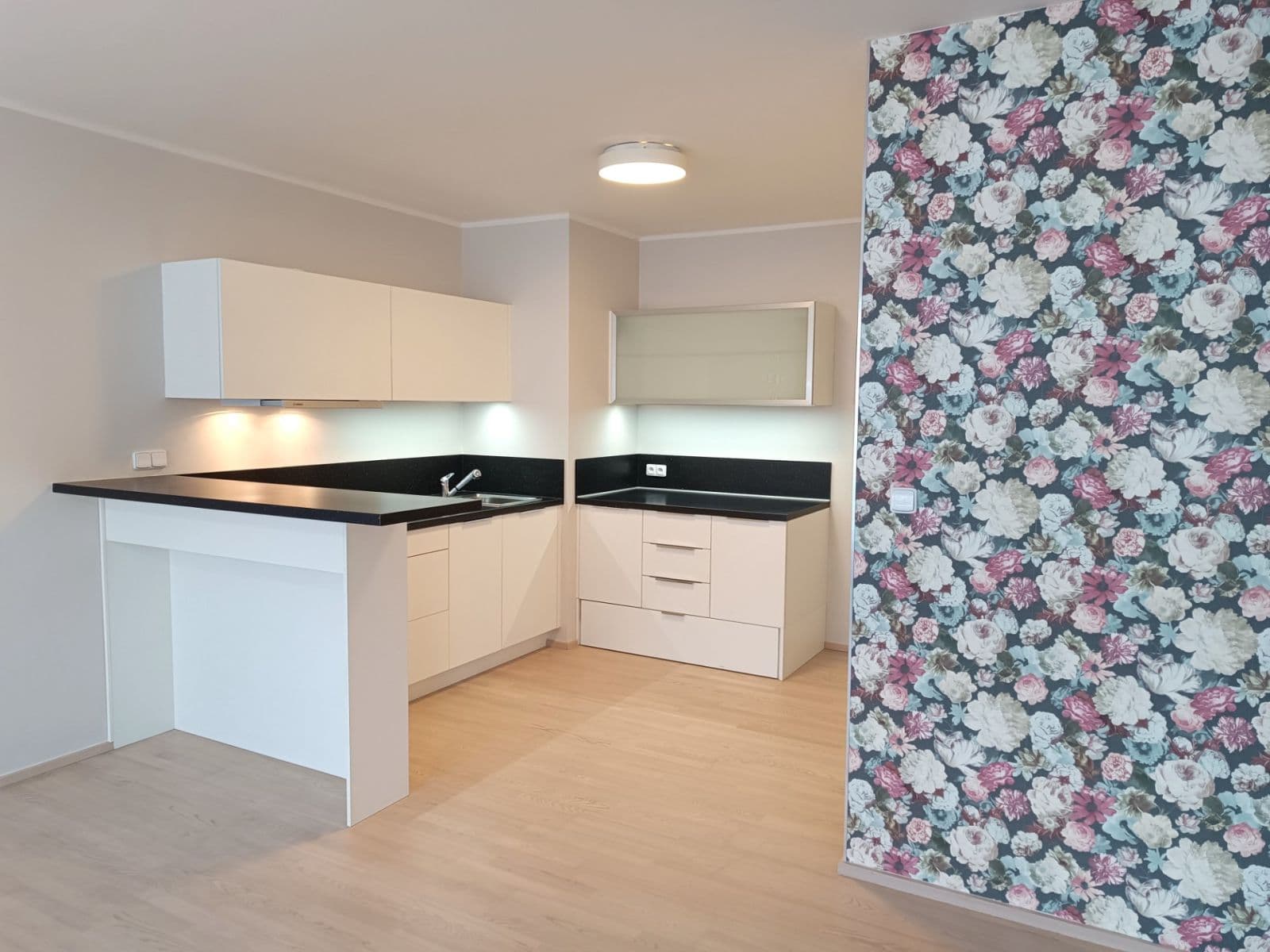Pronájem bytu 3+kk 104 m², Zakšínská, Praha, Praha Pronájem bytu 3+kk 104 m², Zakšínská, Praha, Praha