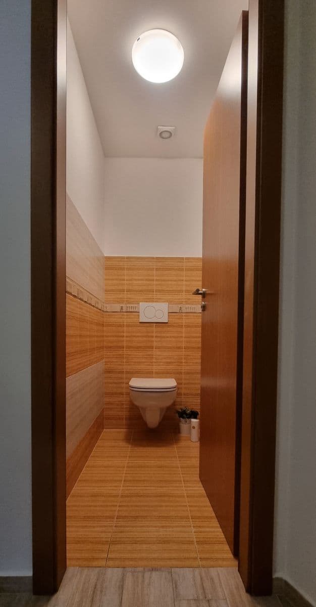 Prodej bytu 2+kk 64 m², Žižkovo náměstí, Chrudim, Pardubický kraj Prodej bytu 2+kk 64 m², Žižkovo náměstí, Chrudim, Pardubický kraj