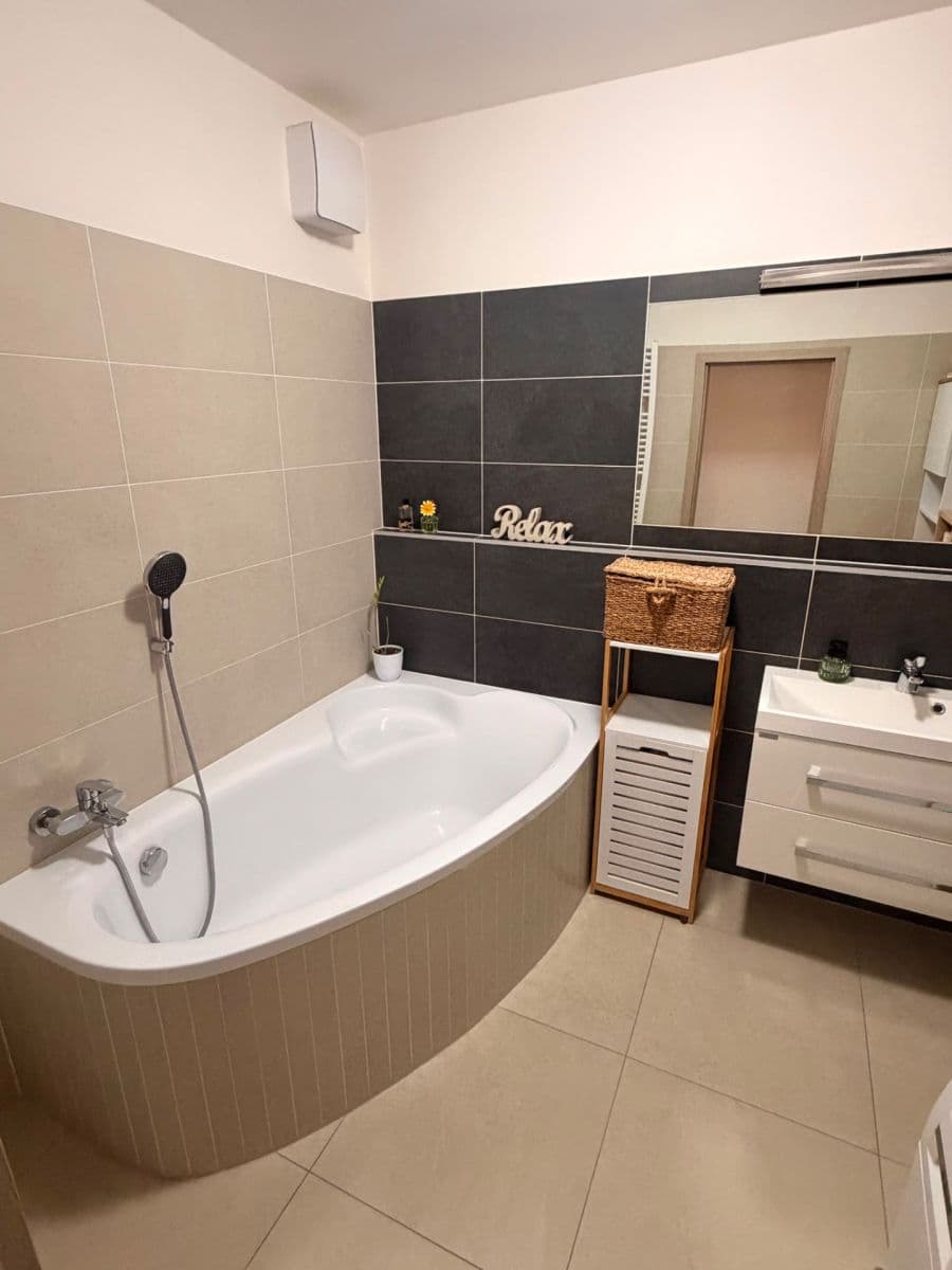 Pronájem bytu 4+kk 105 m², Edvarda Beneše, Olomouc, Olomoucký kraj Pronájem bytu 4+kk 105 m², Edvarda Beneše, Olomouc, Olomoucký kraj