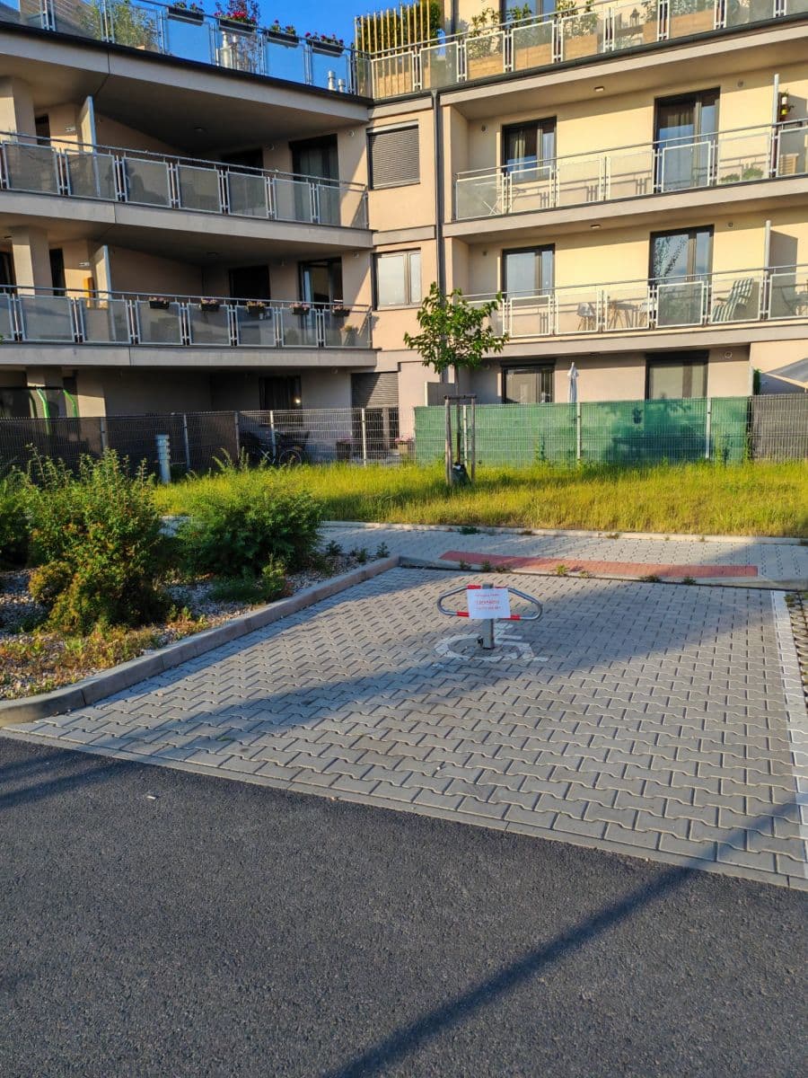 Pronájem garáže 19 m², Brandýs nad Labem-Stará Boleslav, Středočeský kraj Pronájem garáže 19 m², Brandýs nad Labem-Stará Boleslav, Středočeský kraj