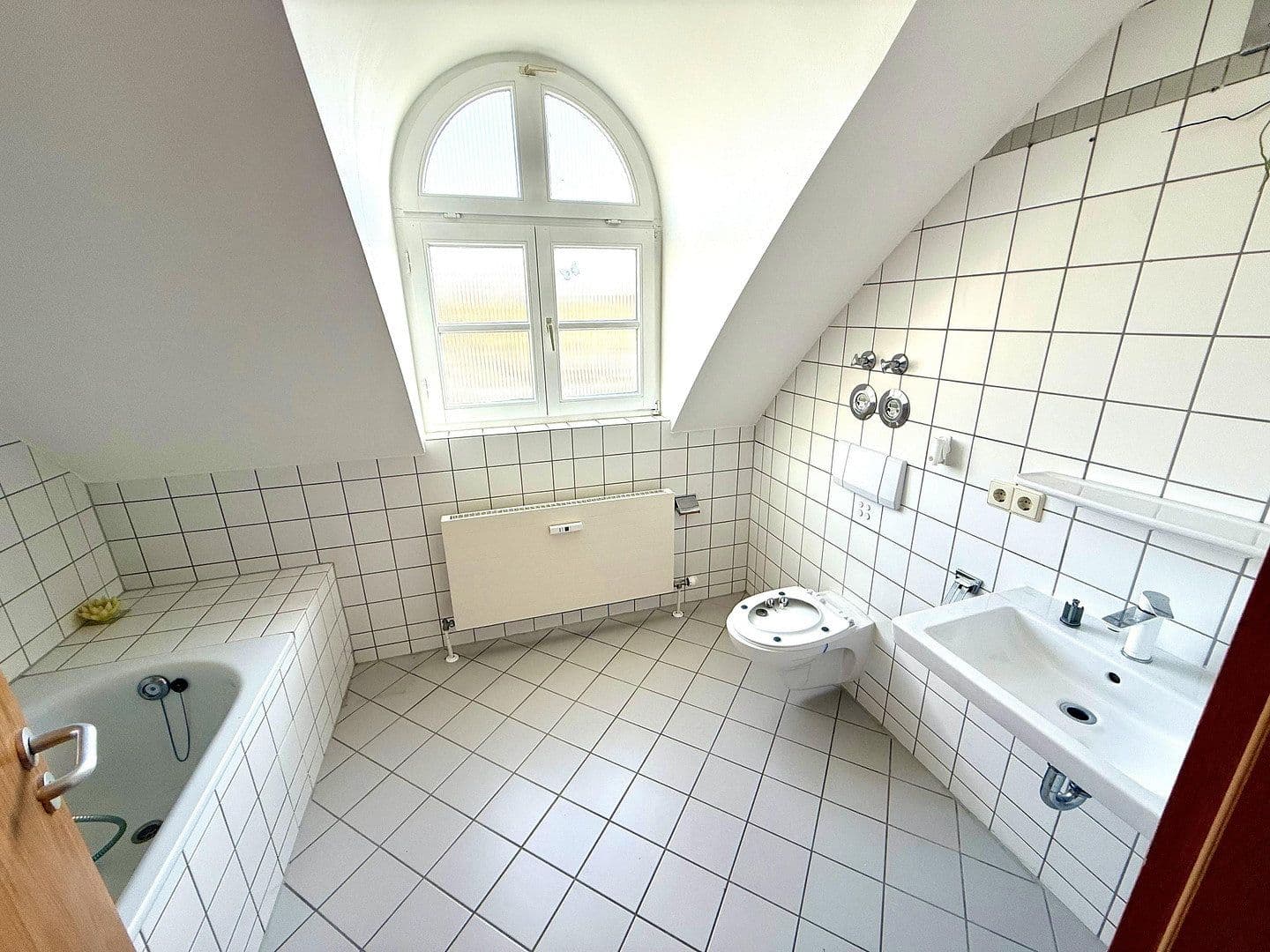 Prodej domu 415 m², pozemek 842 m², Titlisweg 29, Berlin, Berlín Prodej domu 415 m², pozemek 842 m², Titlisweg 29, Berlin, Berlín