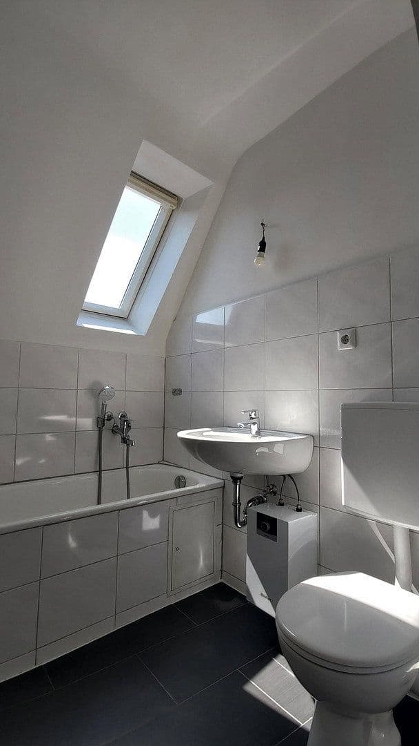 Pronájem bytu 2+1 41 m², Emilstr. 17, Wuppertal, Severní Porýní-Vestfálsko Pronájem bytu 2+1 41 m², Emilstr. 17, Wuppertal, Severní Porýní-Vestfálsko