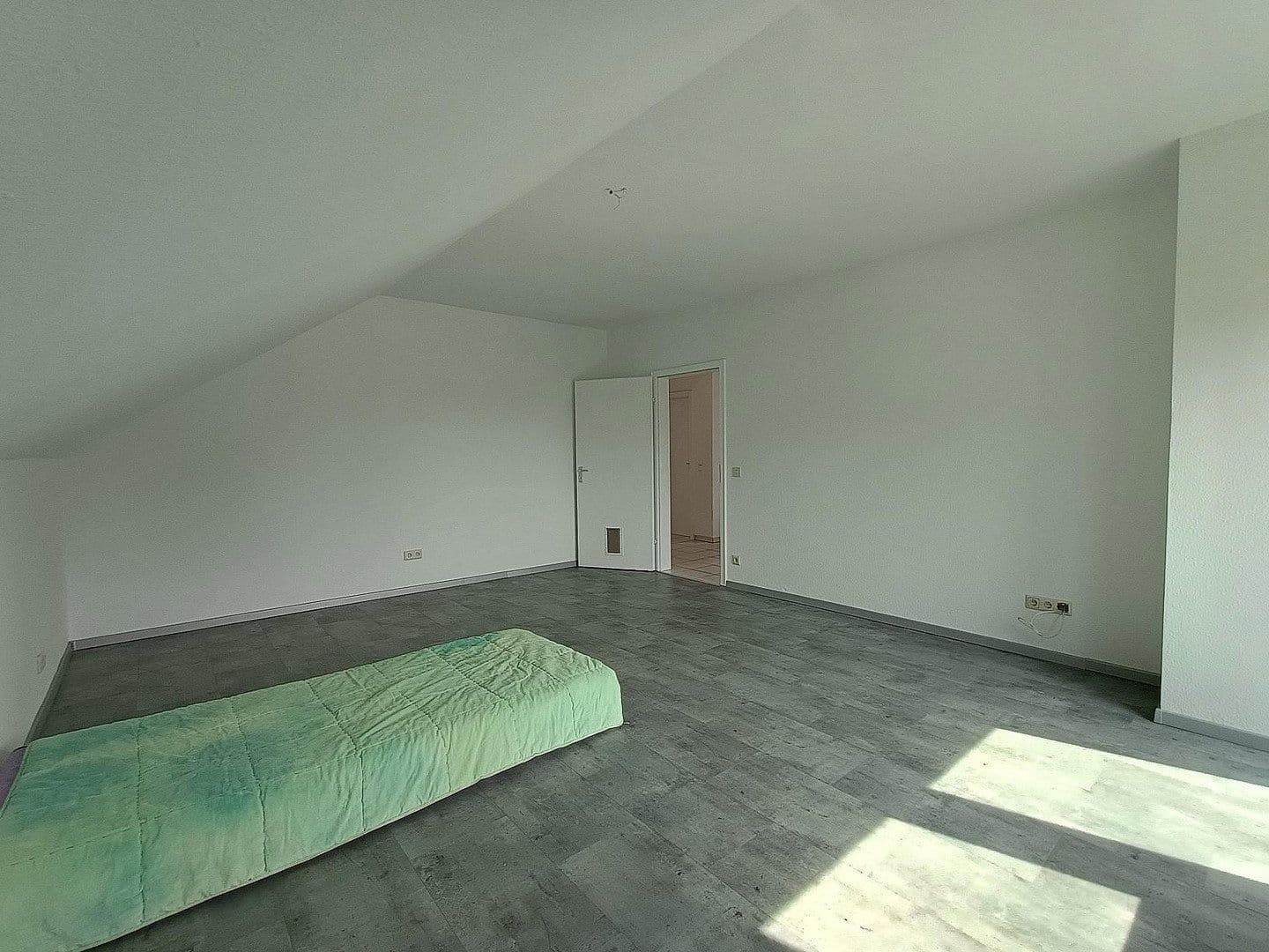 Prodej domu 155 m², pozemek 582 m², Berg, Porýní-Falc Prodej domu 155 m², pozemek 582 m², Berg, Porýní-Falc