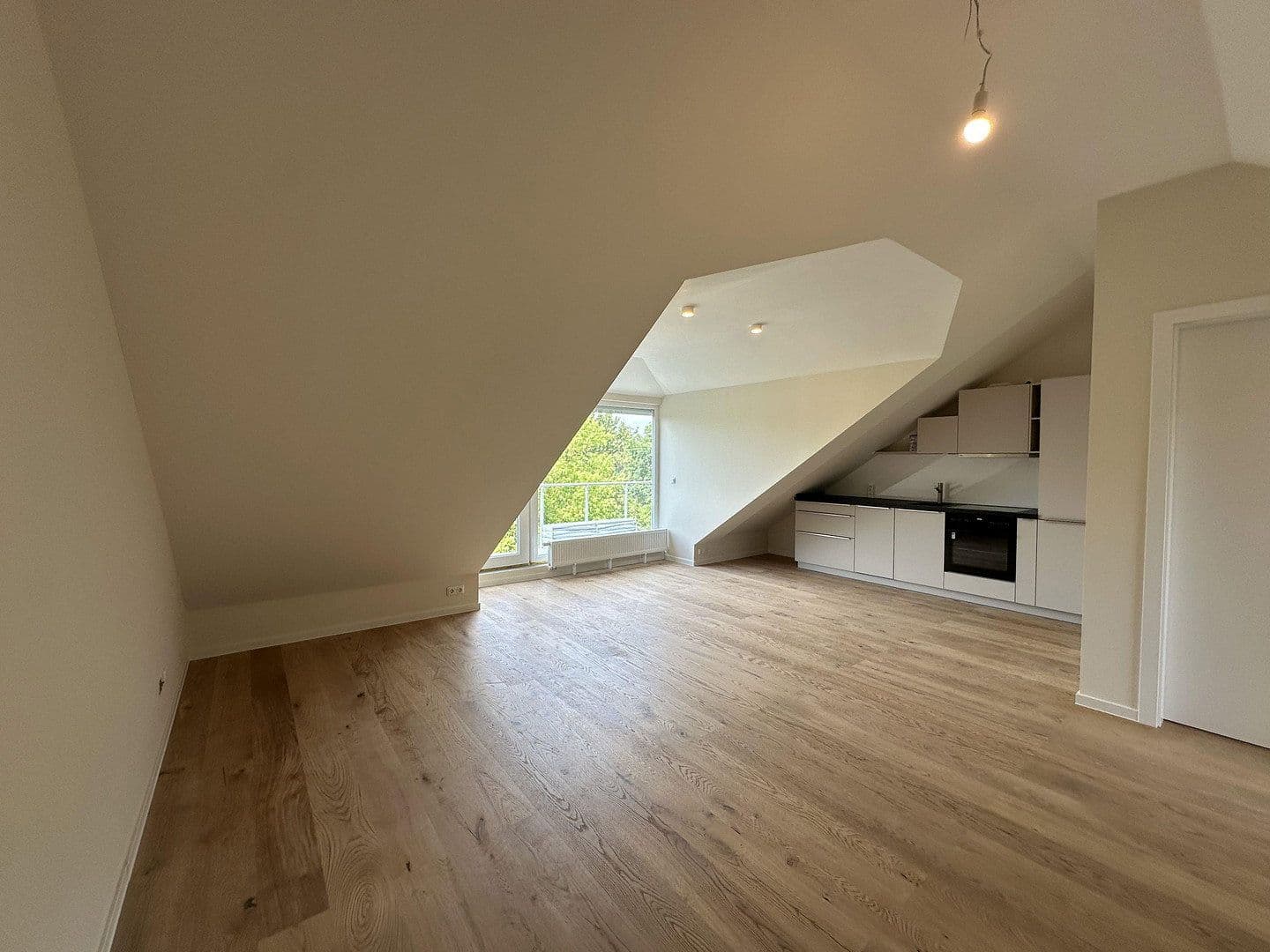 Prodej bytu 2+1 50 m², Mahlsdorferstr. 97, Berlin, Berlín Prodej bytu 2+1 50 m², Mahlsdorferstr. 97, Berlin, Berlín