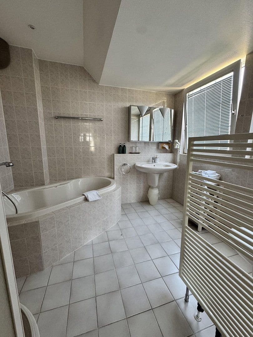 Pronájem bytu 1+1 40 m², Dombach-Sander-Straße 72, Bergisch Gladbach, Severní Porýní-Vestfálsko Pronájem bytu 1+1 40 m², Dombach-Sander-Straße 72, Bergisch Gladbach, Severní Porýní-Vestfálsko