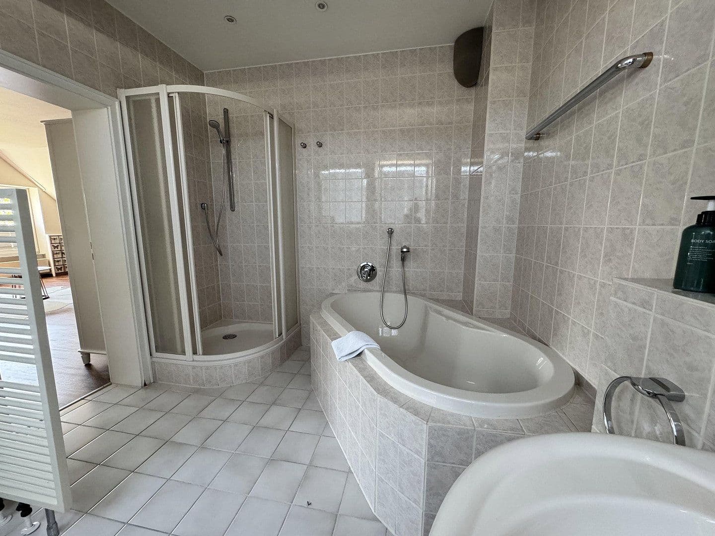Pronájem bytu 1+1 40 m², Dombach-Sander-Straße 72, Bergisch Gladbach, Severní Porýní-Vestfálsko Pronájem bytu 1+1 40 m², Dombach-Sander-Straße 72, Bergisch Gladbach, Severní Porýní-Vestfálsko