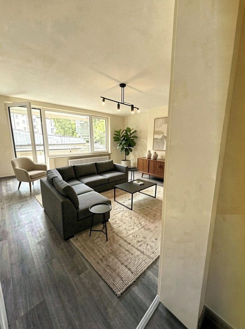Pronájem bytu 2+1 110 m², Düsseldorf, Severní Porýní-Vestfálsko Pronájem bytu 2+1 110 m², Düsseldorf, Severní Porýní-Vestfálsko