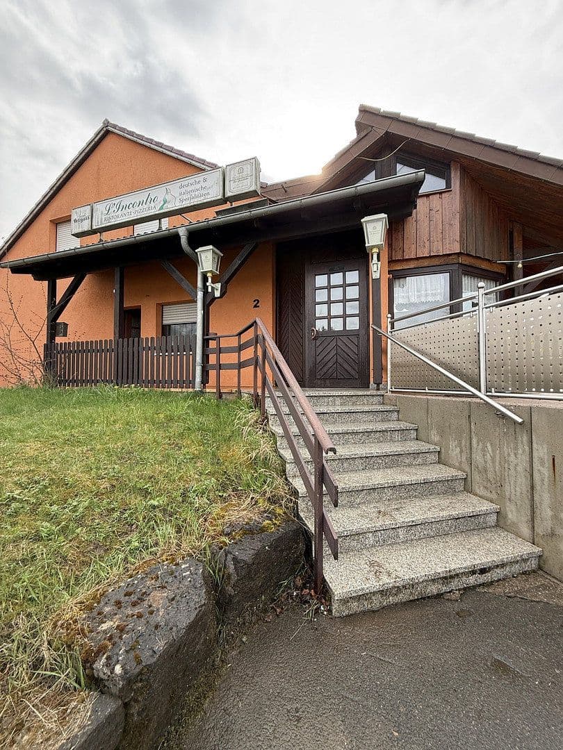 Prodej domu 250 m², pozemek 615 m², Rosenstraße 2, Schefflenz, Bádensko-Württembersko Prodej domu 250 m², pozemek 615 m², Rosenstraße 2, Schefflenz, Bádensko-Württembersko