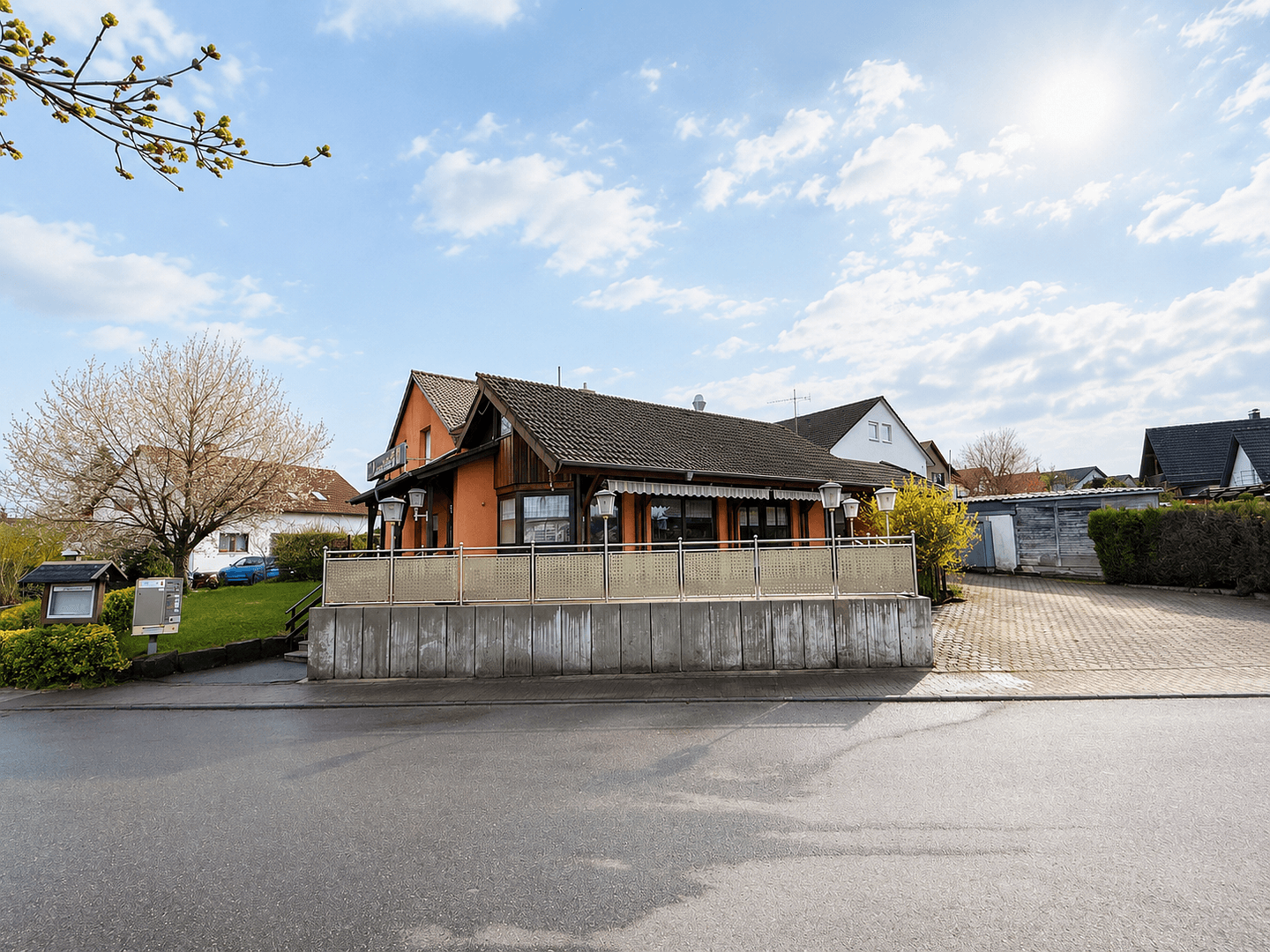 Prodej domu 250 m², pozemek 615 m², Rosenstraße 2, Schefflenz, Bádensko-Württembersko Prodej domu 250 m², pozemek 615 m², Rosenstraße 2, Schefflenz, Bádensko-Württembersko