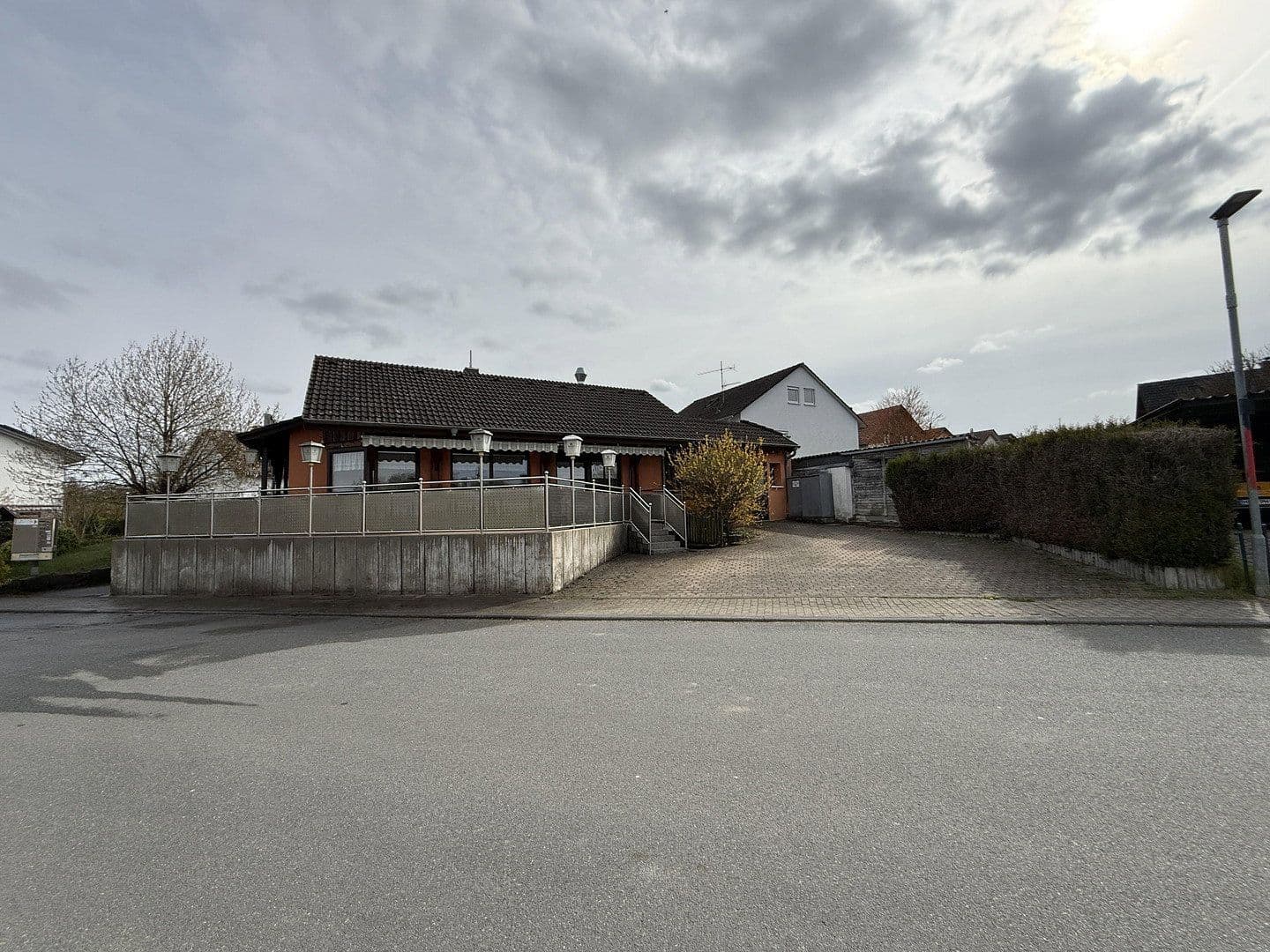 Prodej domu 250 m², pozemek 615 m², Rosenstraße 2, Schefflenz, Bádensko-Württembersko Prodej domu 250 m², pozemek 615 m², Rosenstraße 2, Schefflenz, Bádensko-Württembersko