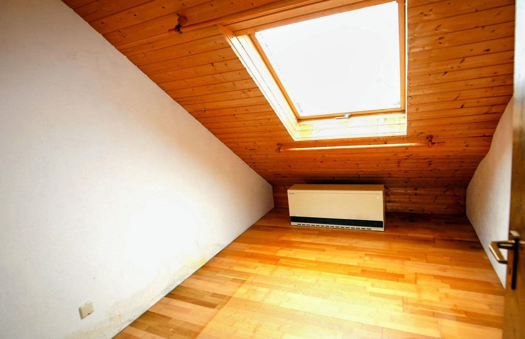 Prodej domu 235 m², pozemek 577 m², Reutlingen, Bádensko-Württembersko Prodej domu 235 m², pozemek 577 m², Reutlingen, Bádensko-Württembersko