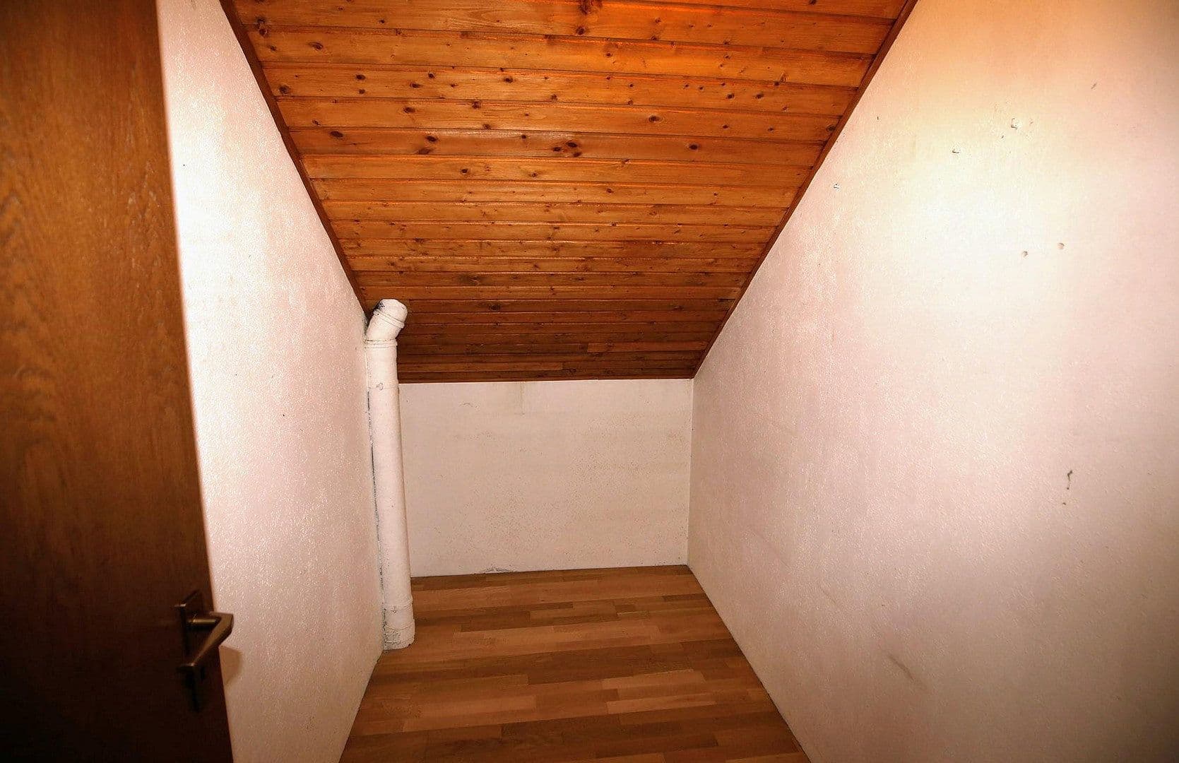 Prodej domu 235 m², pozemek 577 m², Reutlingen, Bádensko-Württembersko Prodej domu 235 m², pozemek 577 m², Reutlingen, Bádensko-Württembersko