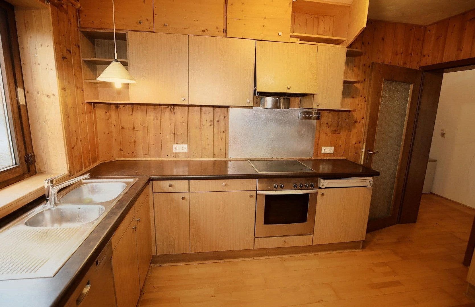 Prodej domu 235 m², pozemek 577 m², Reutlingen, Bádensko-Württembersko Prodej domu 235 m², pozemek 577 m², Reutlingen, Bádensko-Württembersko