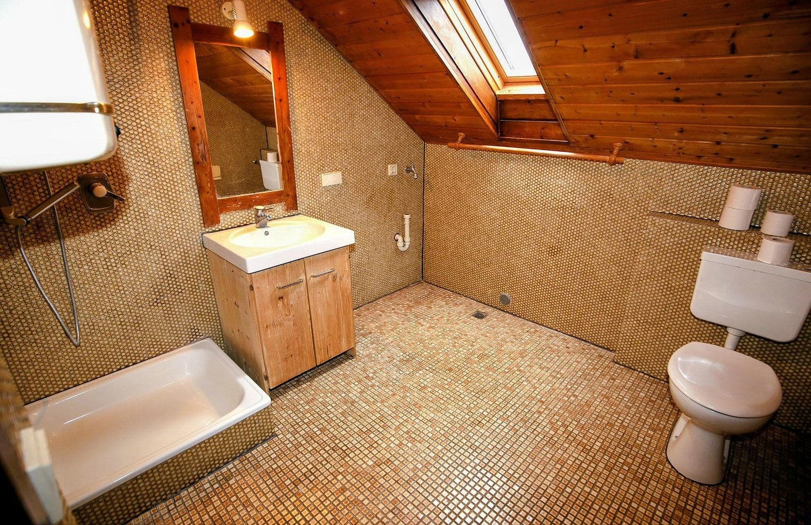 Prodej domu 235 m², pozemek 577 m², Reutlingen, Bádensko-Württembersko Prodej domu 235 m², pozemek 577 m², Reutlingen, Bádensko-Württembersko