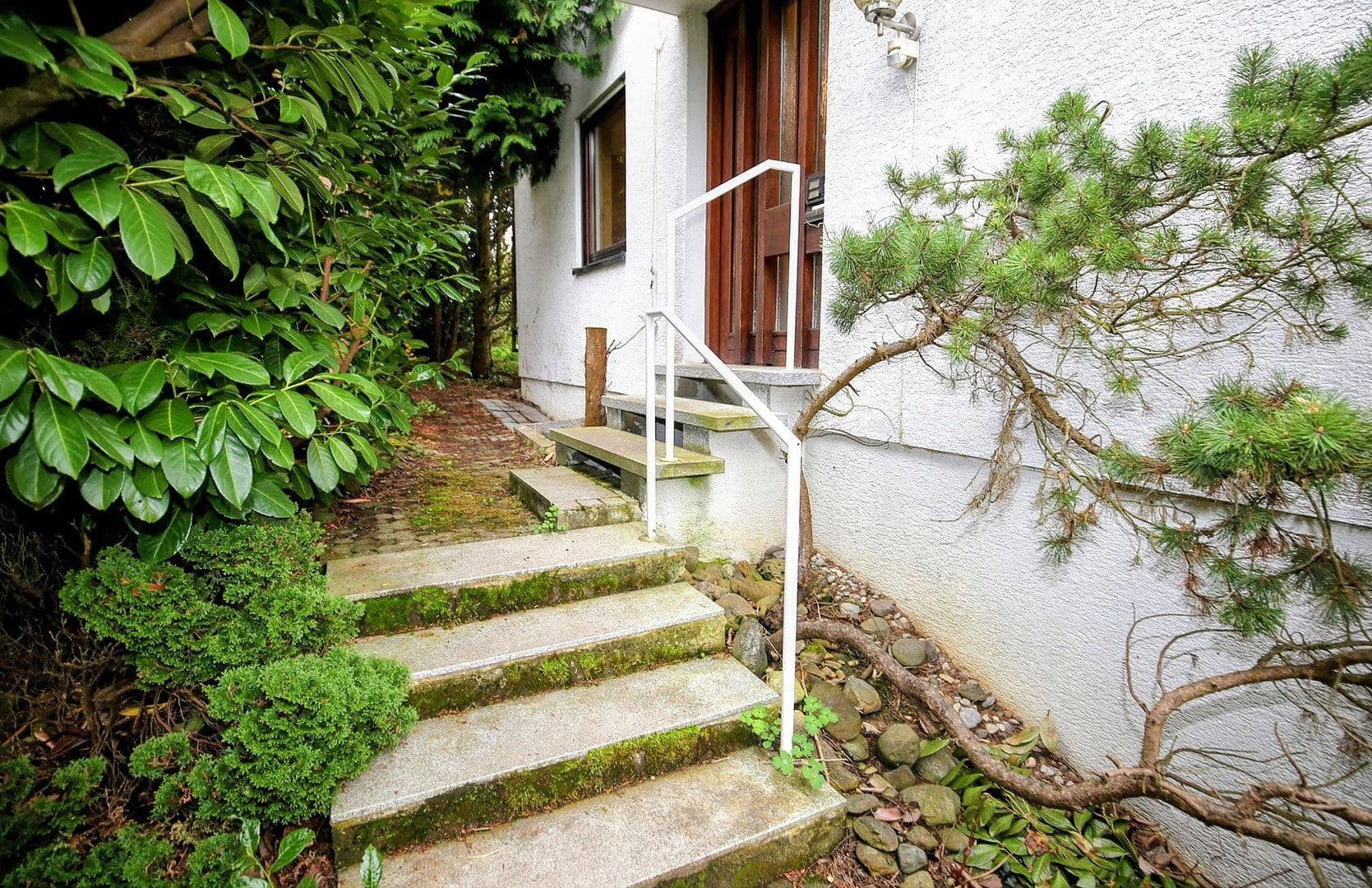 Prodej domu 235 m², pozemek 577 m², Reutlingen, Bádensko-Württembersko Prodej domu 235 m², pozemek 577 m², Reutlingen, Bádensko-Württembersko