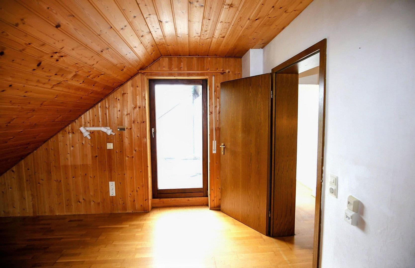 Prodej domu 235 m², pozemek 577 m², Reutlingen, Bádensko-Württembersko Prodej domu 235 m², pozemek 577 m², Reutlingen, Bádensko-Württembersko