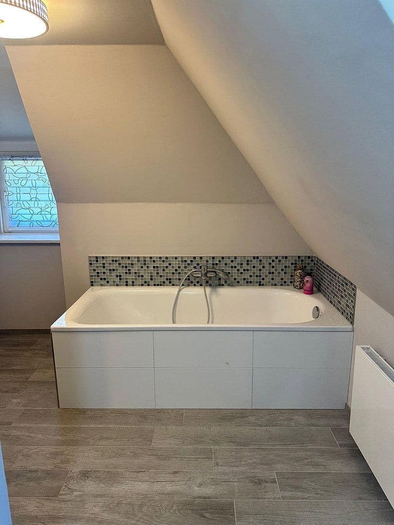 Prodej domu 169 m², pozemek 4.300 m², Vohrbek 2, Giekau, Šlesvicko-Holštýnsko Prodej domu 169 m², pozemek 4.300 m², Vohrbek 2, Giekau, Šlesvicko-Holštýnsko