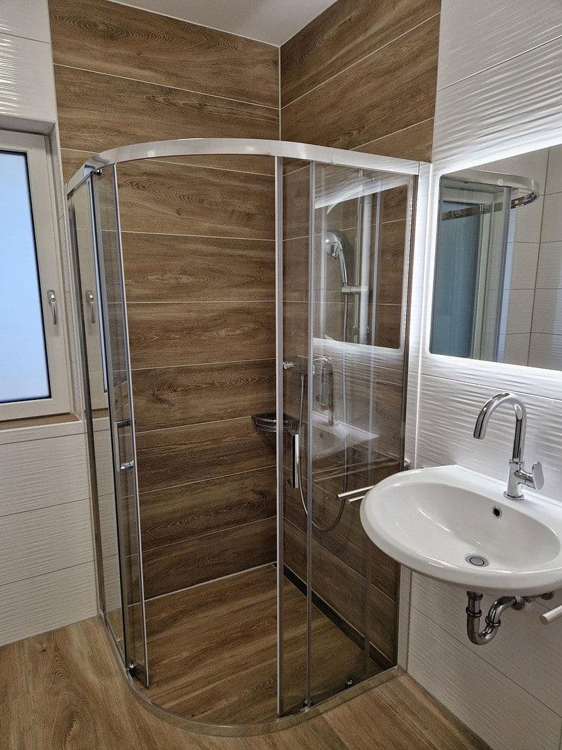 Prodej domu 186 m², pozemek 1.534 m², Sonnenleite 2, Gerach, Bavorsko Prodej domu 186 m², pozemek 1.534 m², Sonnenleite 2, Gerach, Bavorsko