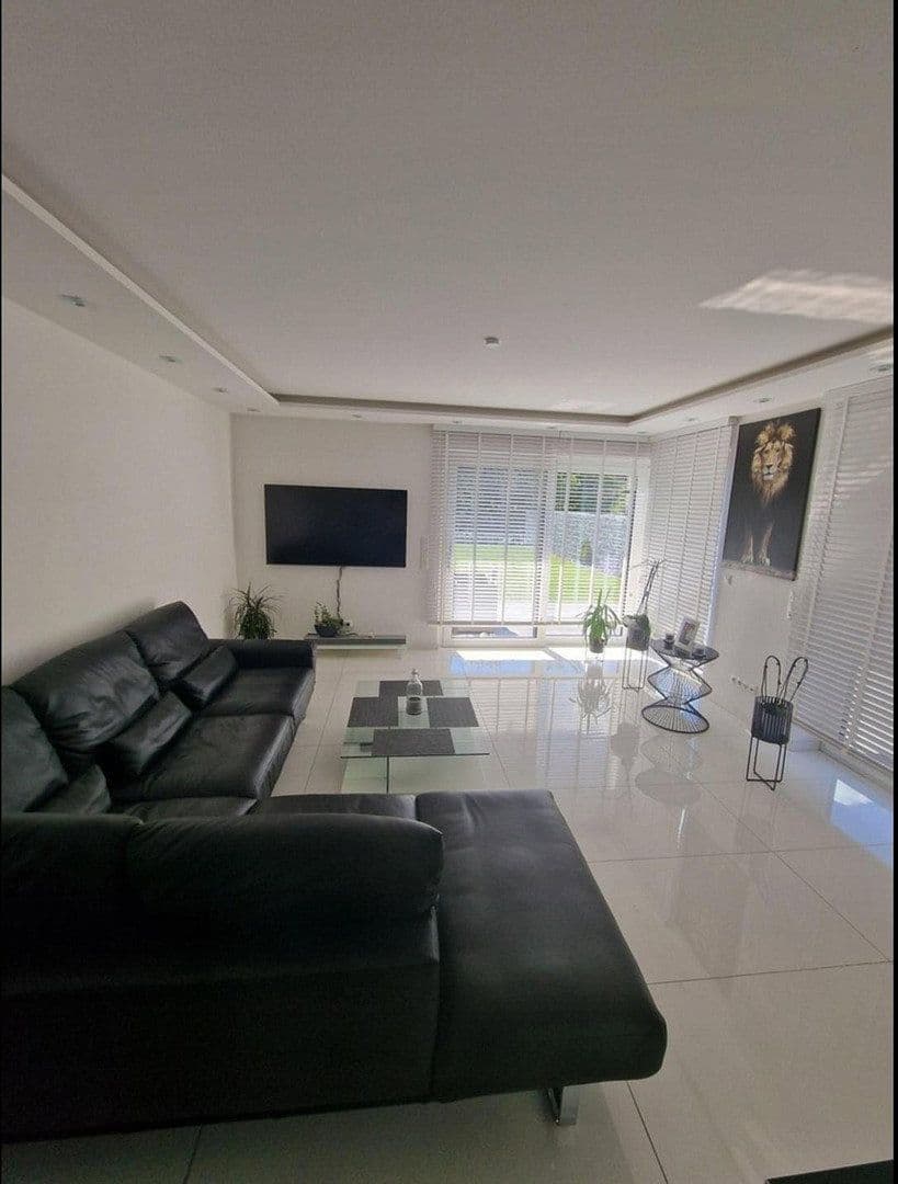 Pronájem domu 135 m², pozemek 350 m², Bergisch Gladbach, Severní Porýní-Vestfálsko Pronájem domu 135 m², pozemek 350 m², Bergisch Gladbach, Severní Porýní-Vestfálsko