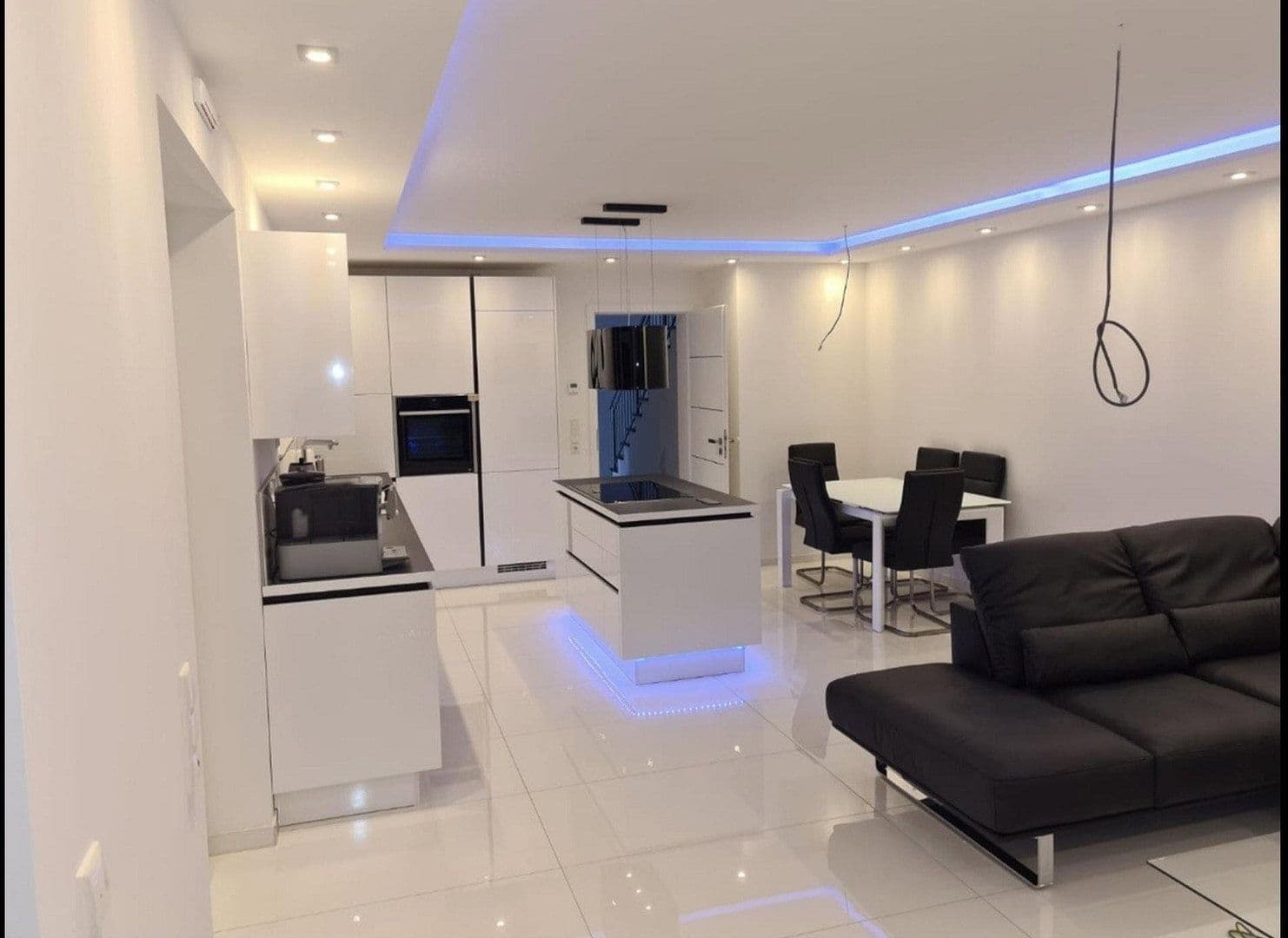 Pronájem domu 135 m², pozemek 350 m², Bergisch Gladbach, Severní Porýní-Vestfálsko Pronájem domu 135 m², pozemek 350 m², Bergisch Gladbach, Severní Porýní-Vestfálsko