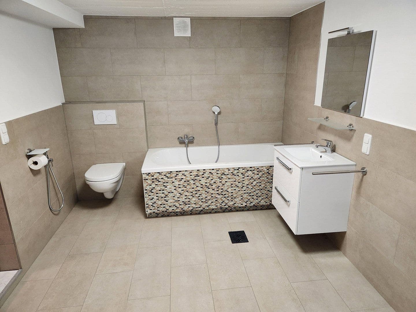 Pronájem domu 85 m², pozemek 254 m², Wiesbaden, Hessen Pronájem domu 85 m², pozemek 254 m², Wiesbaden, Hessen