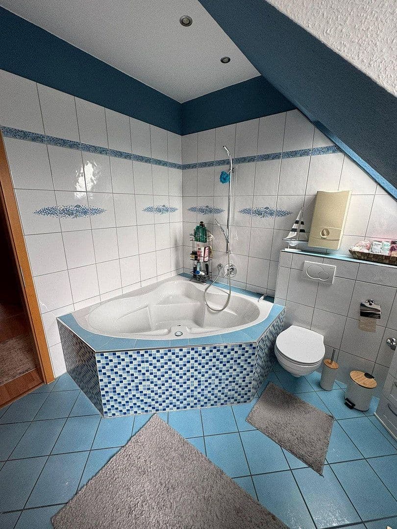 Prodej domu 274 m², pozemek 406 m², Wuppertal, Severní Porýní-Vestfálsko Prodej domu 274 m², pozemek 406 m², Wuppertal, Severní Porýní-Vestfálsko