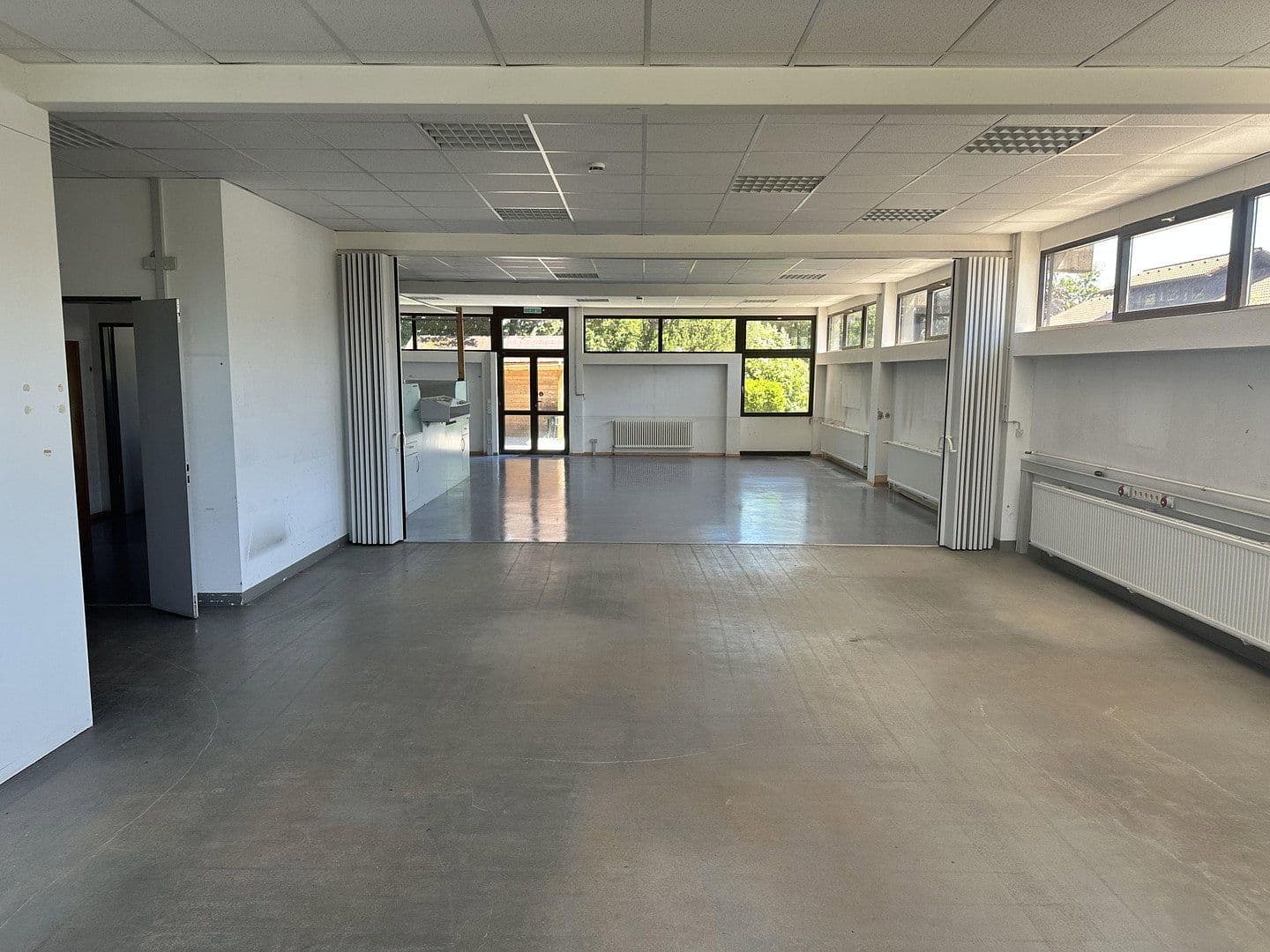 Pronájem nebytového prostoru 1.007 m², Waldstr 3, Lauchringen, Bádensko-Württembersko Pronájem nebytového prostoru 1.007 m², Waldstr 3, Lauchringen, Bádensko-Württembersko