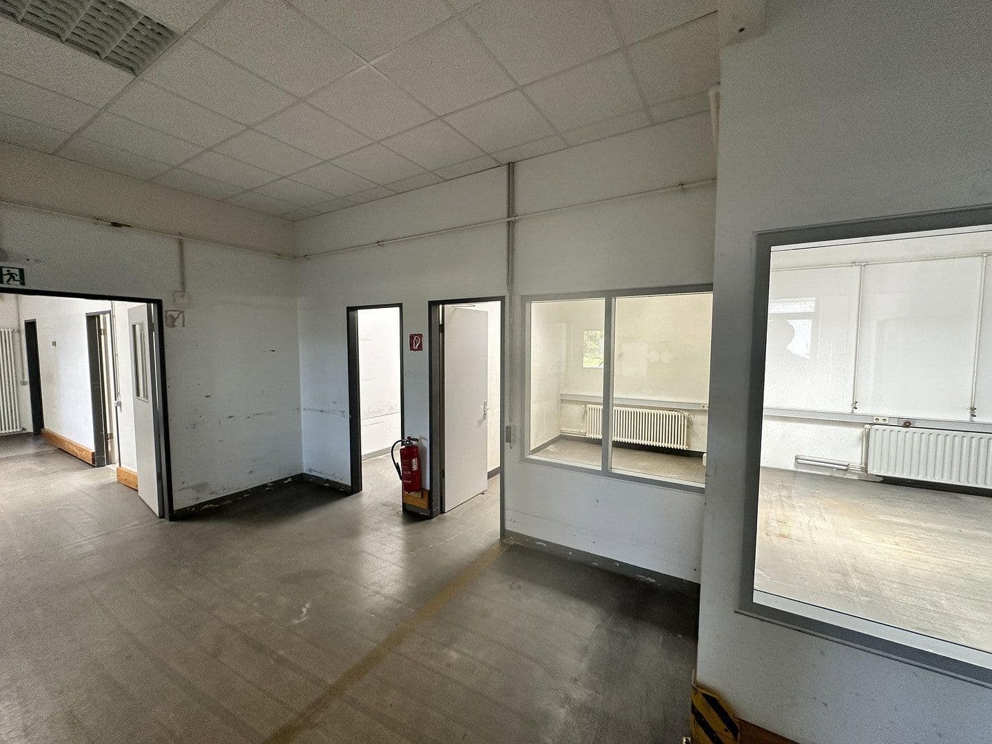 Pronájem nebytového prostoru 1.007 m², Waldstr 3, Lauchringen, Bádensko-Württembersko Pronájem nebytového prostoru 1.007 m², Waldstr 3, Lauchringen, Bádensko-Württembersko