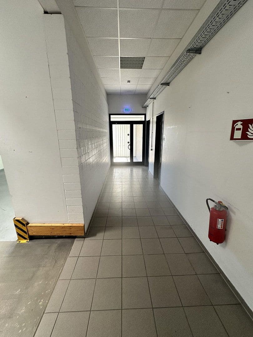 Pronájem nebytového prostoru 1.007 m², Waldstr 3, Lauchringen, Bádensko-Württembersko Pronájem nebytového prostoru 1.007 m², Waldstr 3, Lauchringen, Bádensko-Württembersko