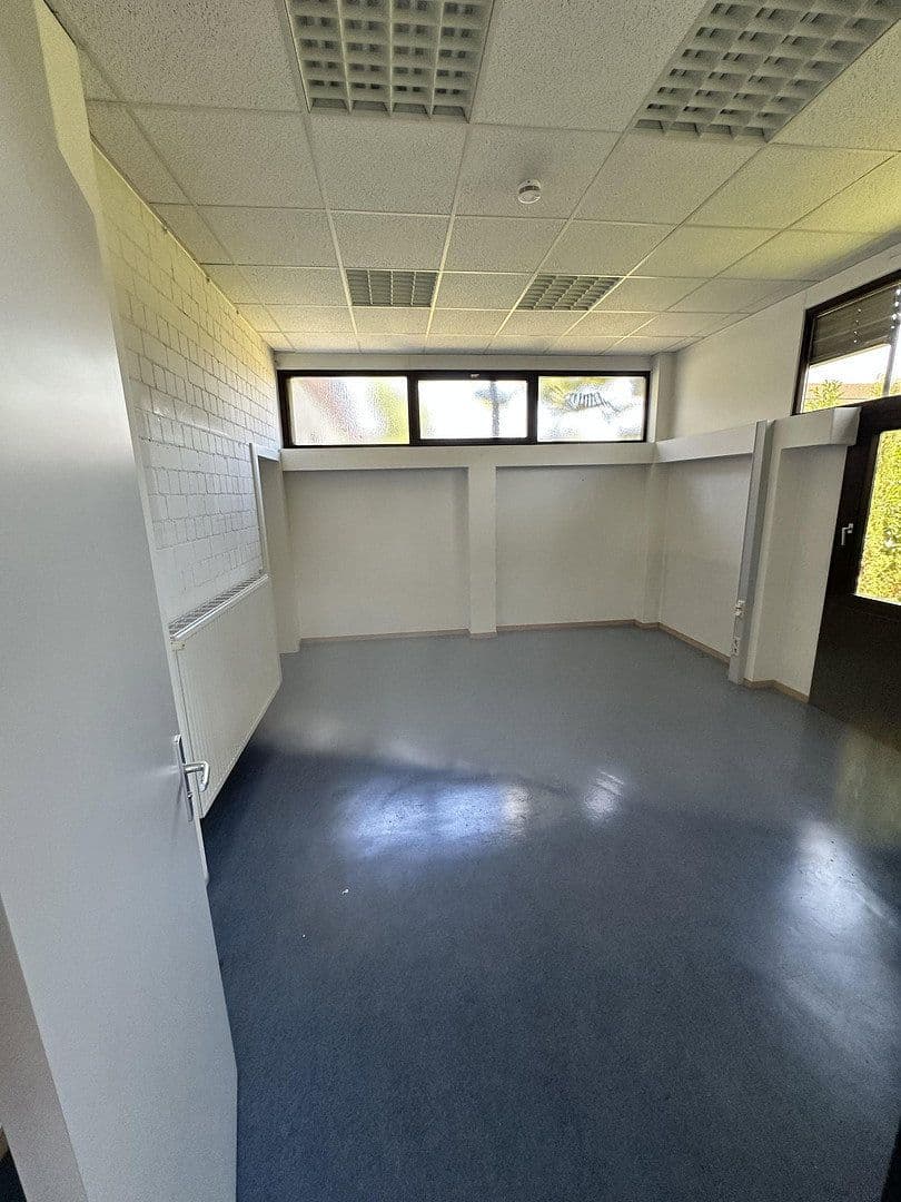 Pronájem nebytového prostoru 1.007 m², Waldstr 3, Lauchringen, Bádensko-Württembersko Pronájem nebytového prostoru 1.007 m², Waldstr 3, Lauchringen, Bádensko-Württembersko