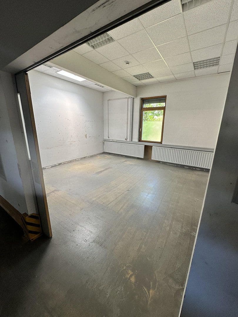 Pronájem nebytového prostoru 1.007 m², Waldstr 3, Lauchringen, Bádensko-Württembersko Pronájem nebytového prostoru 1.007 m², Waldstr 3, Lauchringen, Bádensko-Württembersko