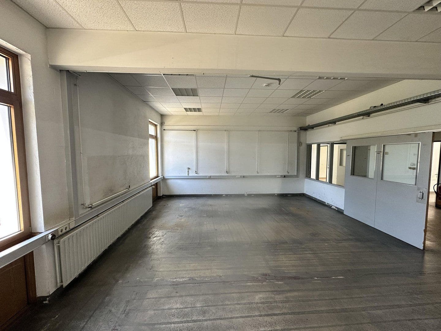 Pronájem nebytového prostoru 1.007 m², Waldstr 3, Lauchringen, Bádensko-Württembersko Pronájem nebytového prostoru 1.007 m², Waldstr 3, Lauchringen, Bádensko-Württembersko