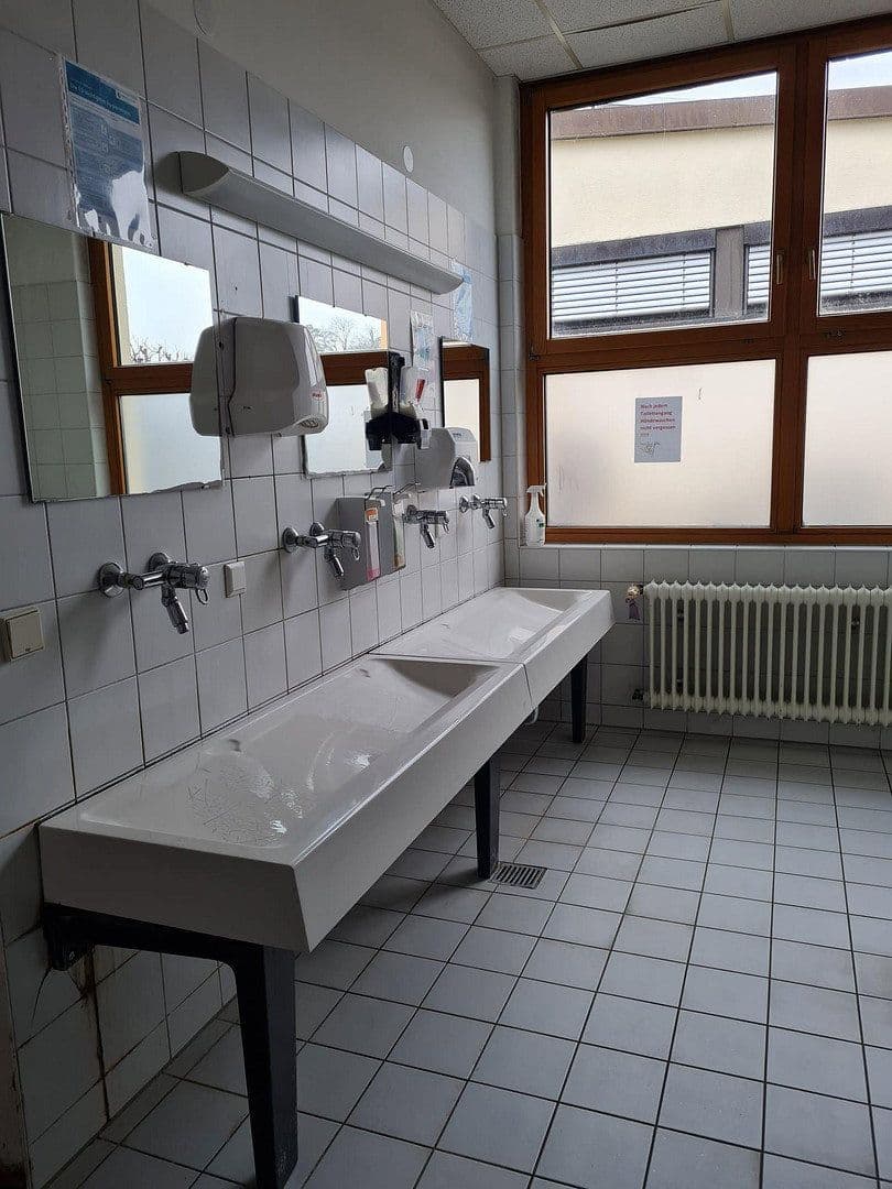 Pronájem nebytového prostoru 1.007 m², Waldstr 3, Lauchringen, Bádensko-Württembersko Pronájem nebytového prostoru 1.007 m², Waldstr 3, Lauchringen, Bádensko-Württembersko
