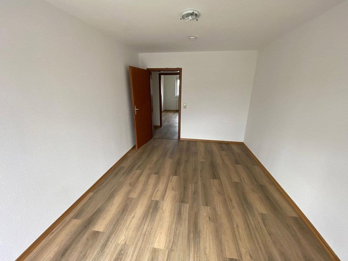 Pronájem bytu 3+1 75 m², Rhönstr. 3, Waghäusel, Bádensko-Württembersko Pronájem bytu 3+1 75 m², Rhönstr. 3, Waghäusel, Bádensko-Württembersko