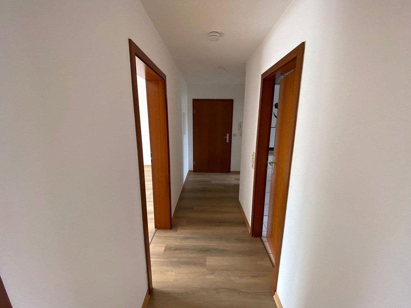 Pronájem bytu 3+1 75 m², Rhönstr. 3, Waghäusel, Bádensko-Württembersko Pronájem bytu 3+1 75 m², Rhönstr. 3, Waghäusel, Bádensko-Württembersko