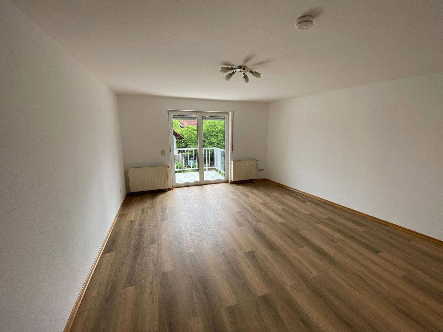 Pronájem bytu 3+1 75 m², Rhönstr. 3, Waghäusel, Bádensko-Württembersko Pronájem bytu 3+1 75 m², Rhönstr. 3, Waghäusel, Bádensko-Württembersko