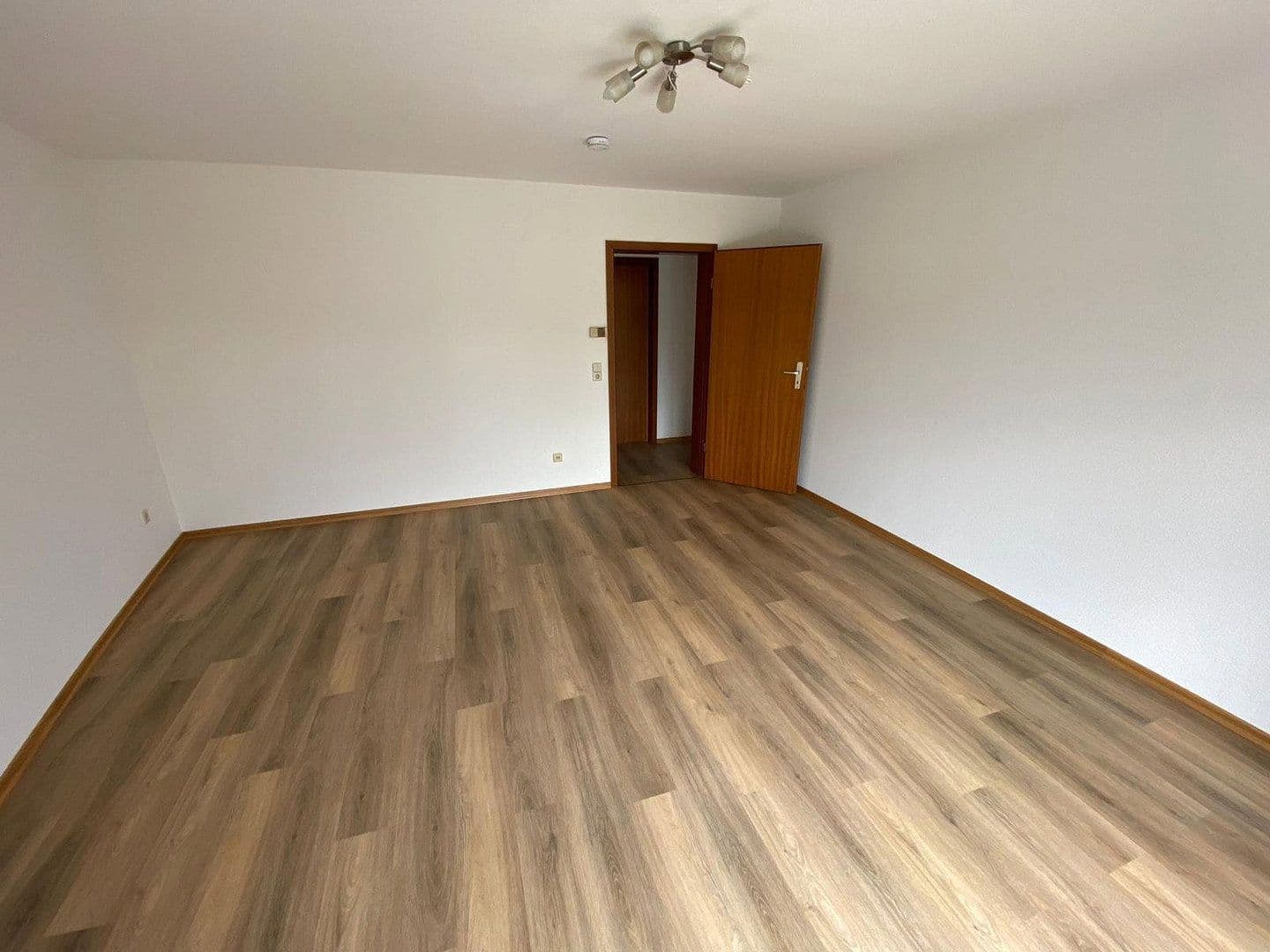 Pronájem bytu 3+1 75 m², Rhönstr. 3, Waghäusel, Bádensko-Württembersko Pronájem bytu 3+1 75 m², Rhönstr. 3, Waghäusel, Bádensko-Württembersko