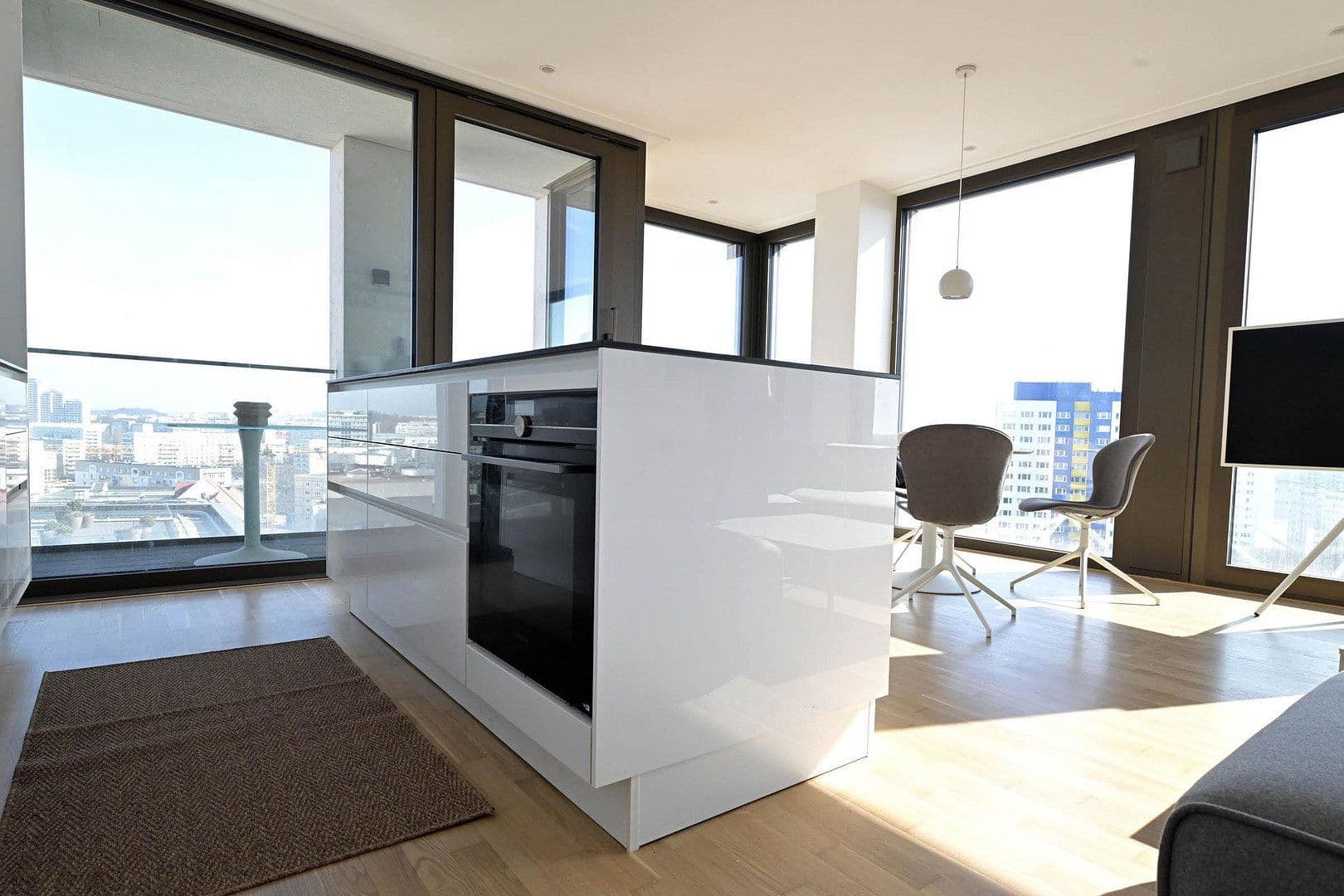Pronájem bytu 3+1 93 m², Voltairestrasse 11, Berlin Mitte, Berlín Pronájem bytu 3+1 93 m², Voltairestrasse 11, Berlin Mitte, Berlín