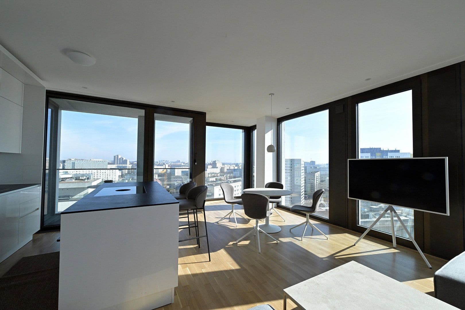 Pronájem bytu 3+1 93 m², Voltairestrasse 11, Berlin Mitte, Berlín Pronájem bytu 3+1 93 m², Voltairestrasse 11, Berlin Mitte, Berlín