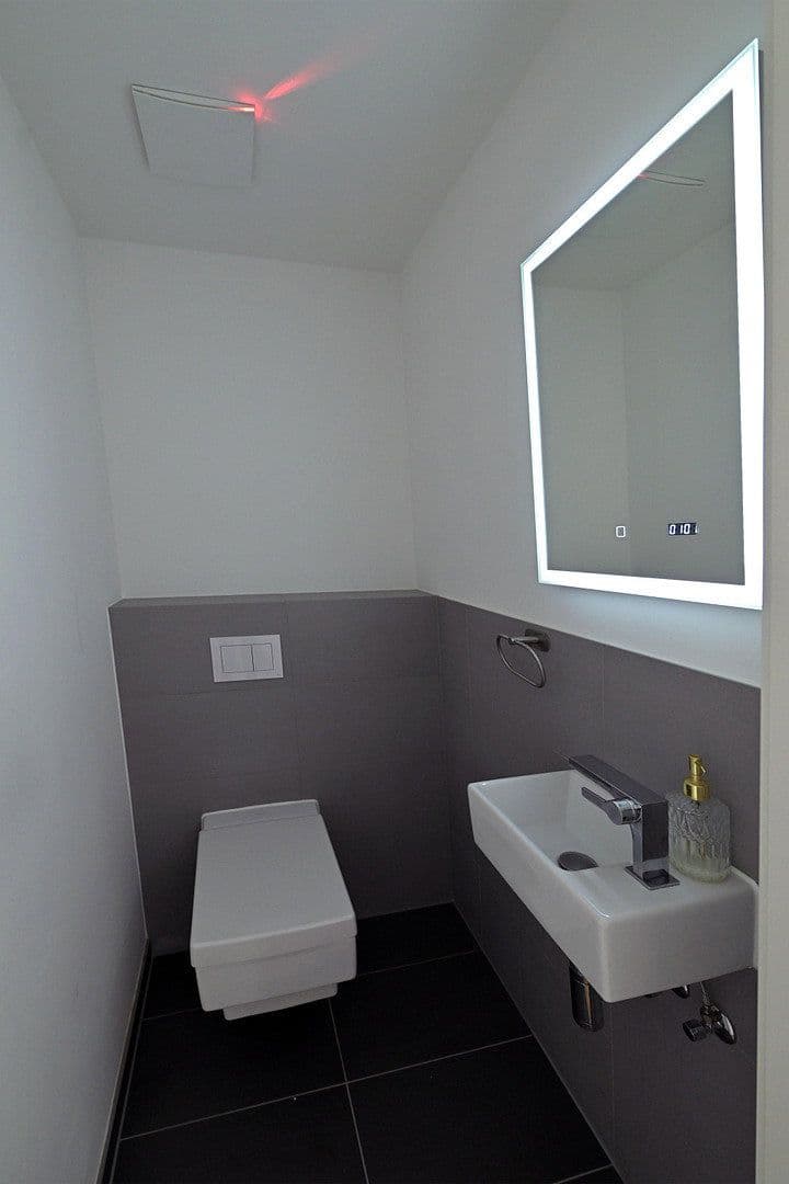 Pronájem bytu 3+1 93 m², Voltairestrasse 11, Berlin Mitte, Berlín Pronájem bytu 3+1 93 m², Voltairestrasse 11, Berlin Mitte, Berlín