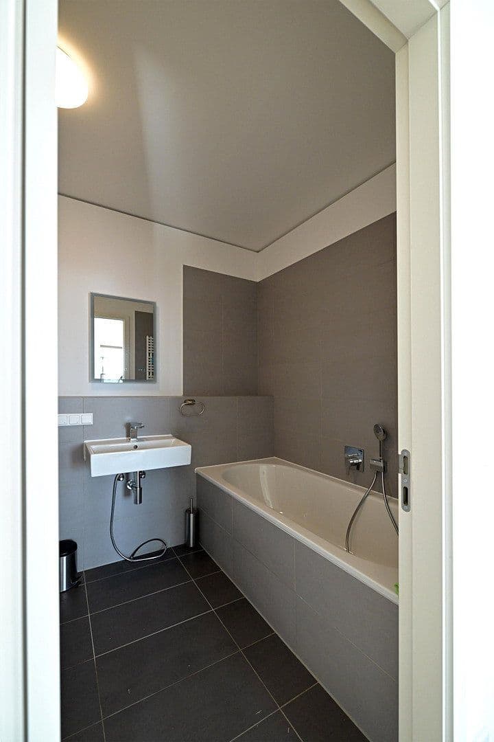 Pronájem bytu 3+1 93 m², Voltairestrasse 11, Berlin Mitte, Berlín Pronájem bytu 3+1 93 m², Voltairestrasse 11, Berlin Mitte, Berlín