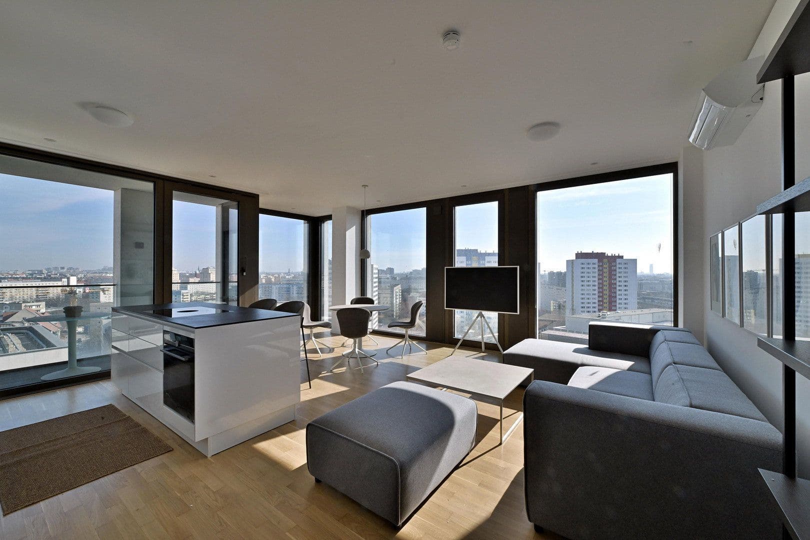 Pronájem bytu 3+1 93 m², Voltairestrasse 11, Berlin Mitte, Berlín Pronájem bytu 3+1 93 m², Voltairestrasse 11, Berlin Mitte, Berlín