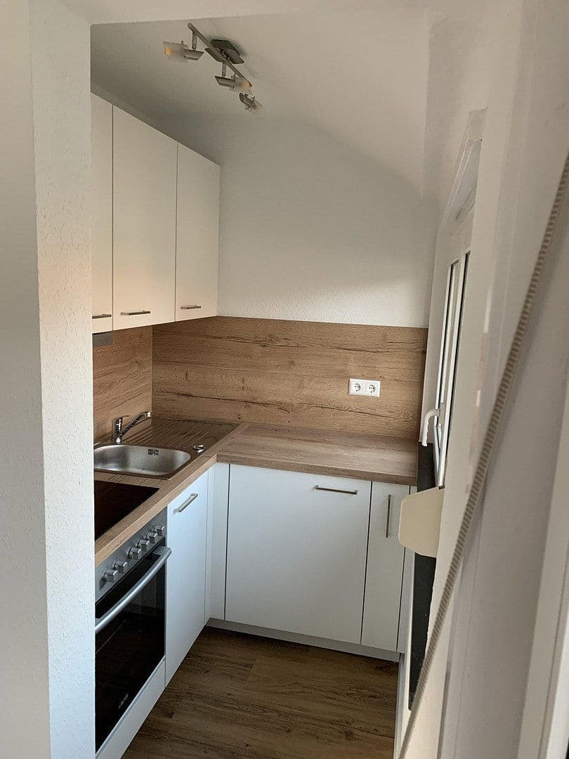 Pronájem bytu 1+kk 31 m², Stuttgart, Bádensko-Württembersko Pronájem bytu 1+kk 31 m², Stuttgart, Bádensko-Württembersko