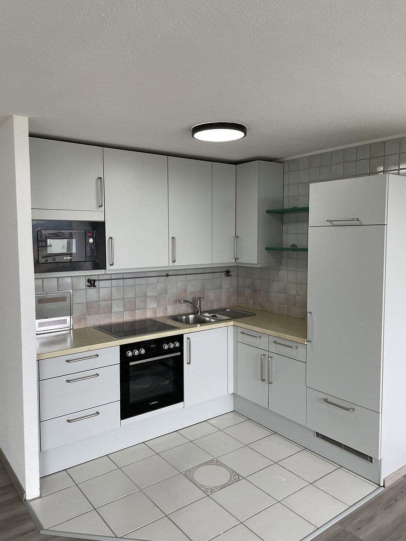 Pronájem bytu 1+1 56 m², Freiburger Straße 21, Heidelberg, Bádensko-Württembersko Pronájem bytu 1+1 56 m², Freiburger Straße 21, Heidelberg, Bádensko-Württembersko
